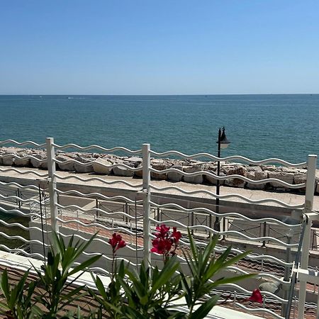 Ca Dell'Angelo - Caorle Aparthotel Kültér fotó