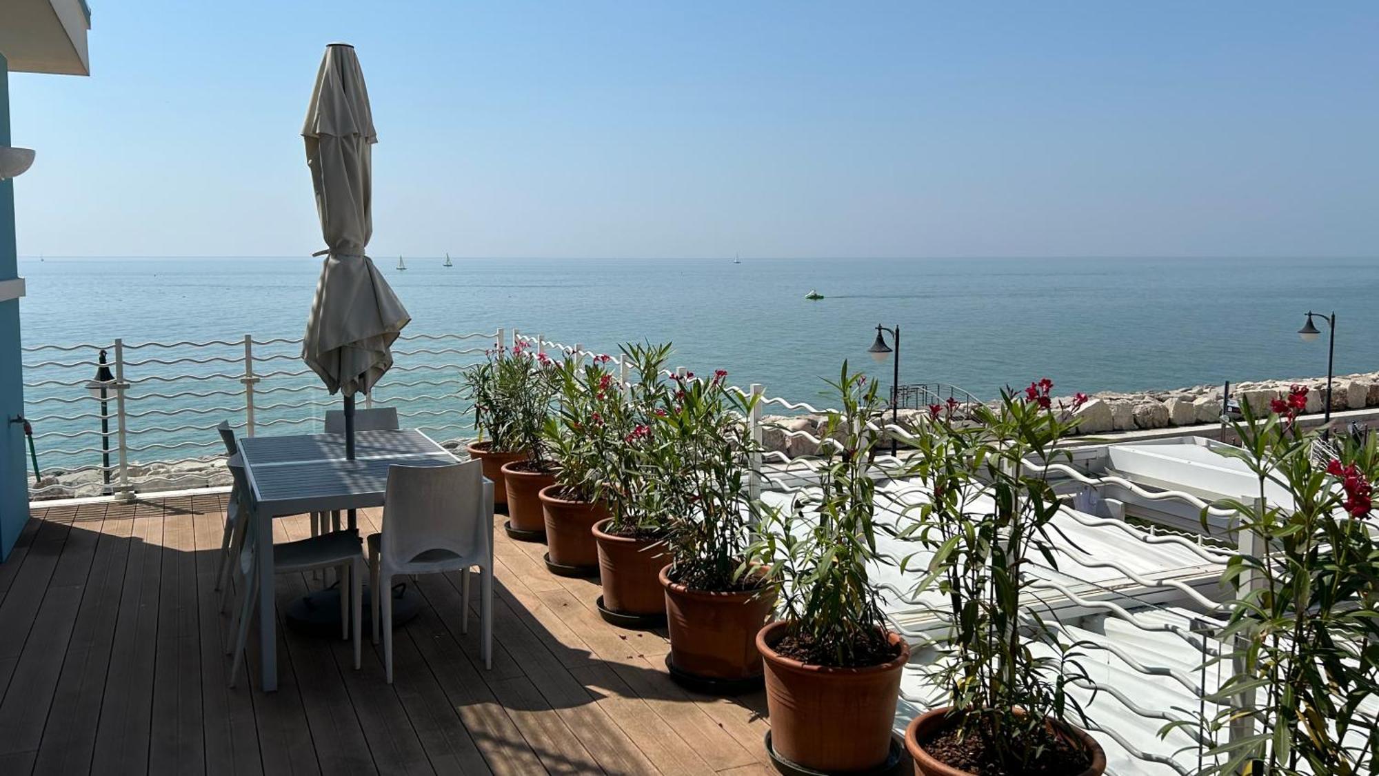 Ca Dell'Angelo - Caorle Aparthotel Kültér fotó
